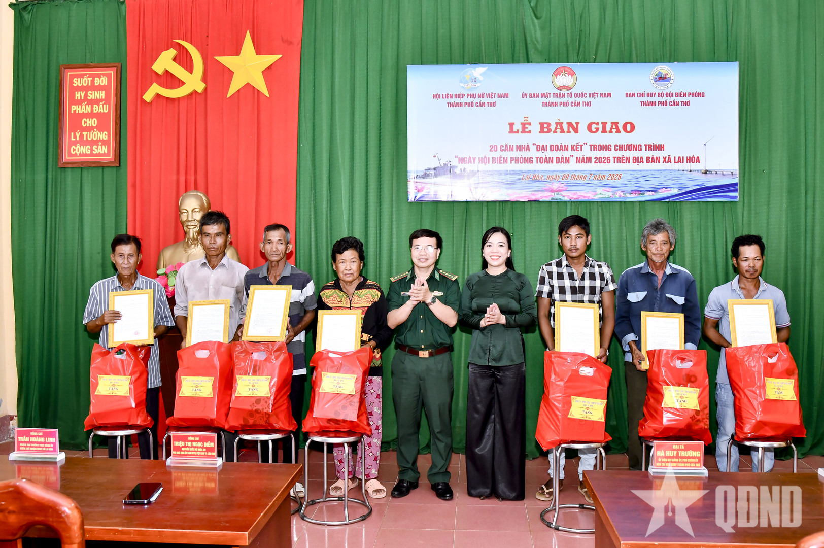 Bàn giao nhà tặng các gia đình có hoàn cảnh khó khăn khu vực biên giới biển ở TP Cần Thơ